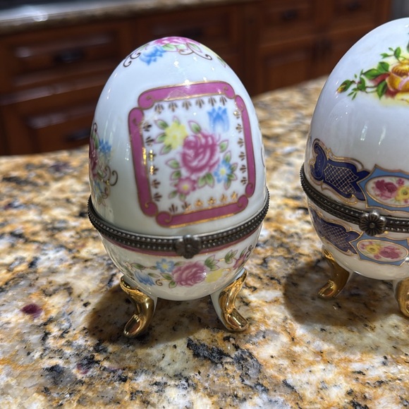 Porcelain Gold footed Eggs. initials R.B with 1078. Not sure age or origination - Picture 2 of 13